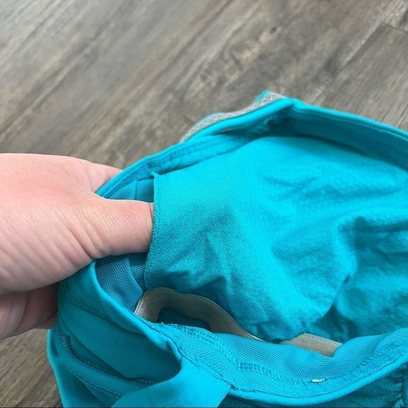 Lululemon Athletica Teal Light it Up Reflective Tank Top in Surge size 8 - Picture 6 of 11